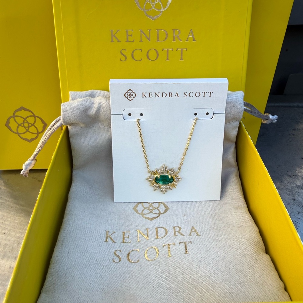 **NWT** Kendra Scott Grayson Gold Sunburst Frame Short Pendant Necklace in Green - Picture 8 of 11